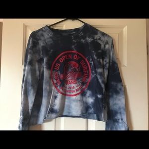 Women’s crop long sleeve Vans shirt.